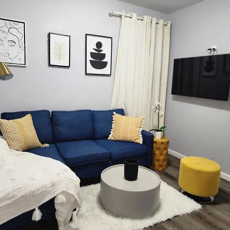 Comfy Fairmount Apartment